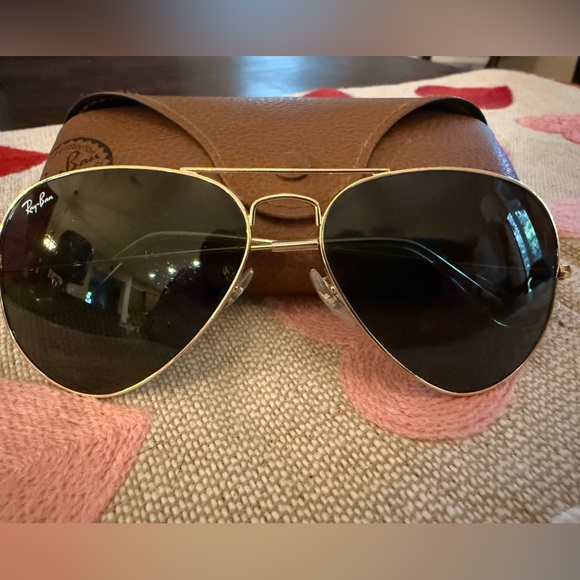 RayBan Aviator Gold Frame Sunglasses with Dark Lenses GUC - Picture 7 of 14